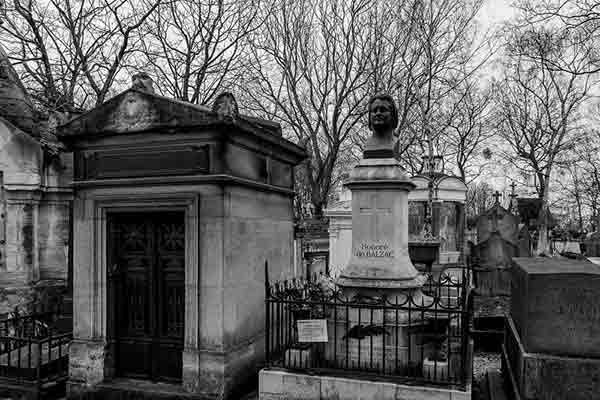 قبرستان پرلاشز و مقبره‌های معروف پاریس | Pere lachaise