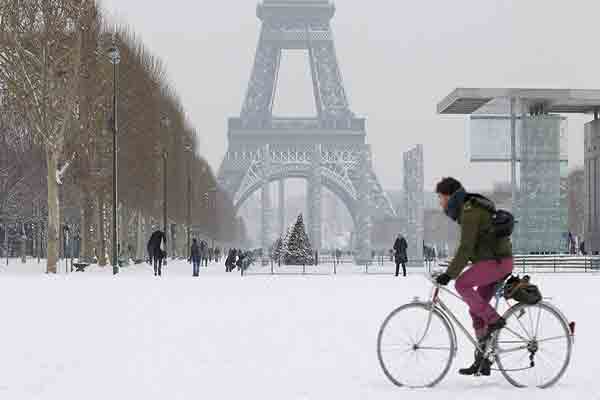 پاریس در برف | سکره کور | برج ایفل