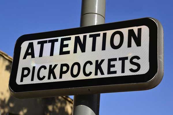 5 نوع کلاهبرداری از توریستها در پاریس | راههای پیشگیری از کلاهبرداری