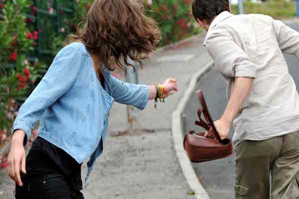 کلاهبرداری دونده های حواس پرت در پاریس | کلاهبرداری از توریستها درپاریس