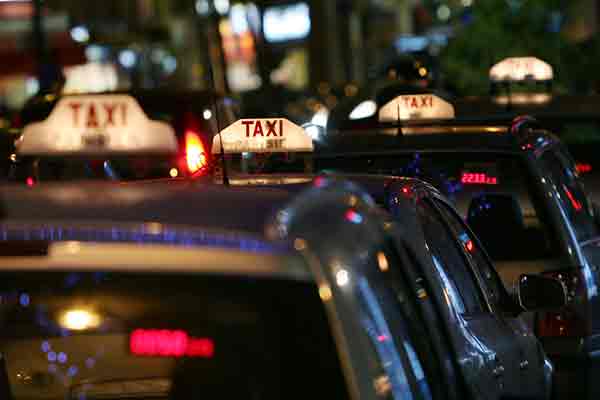 راننده تاکسیهای کلاهبردار در پاریس | راننده تاکسی جعلی | راننده تاکسی تقلبی