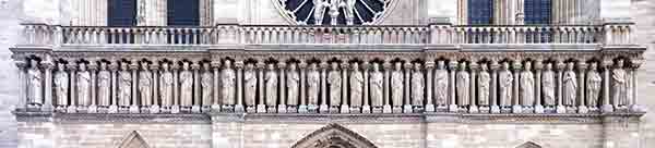 مجسمه پادشاهان یهود در نمای کلیسای نتردام پاریس