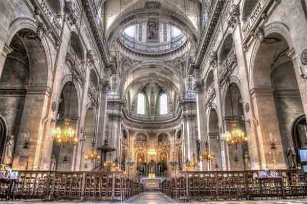 کلیساهای غیر معمول پاریس که باید ببینید | کلیساهای پاریس