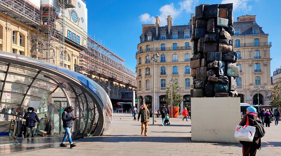 مجسمه و سازه‌های شگفت‌انگیز پاریس