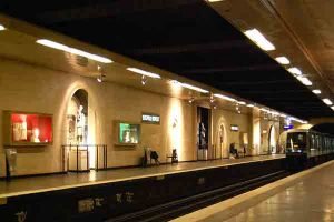 مترو, پاریس, فرانسه ,خوانندگی,نوازندگی,