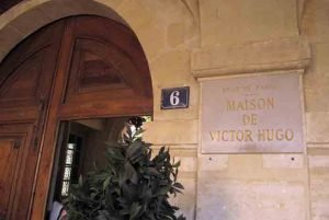 میدان ووژ , Place de Vosges ,سفر به فرانسه ,پاریس,گردشگری,پاریسگردی,موزه ,لوور,,