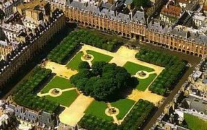 میدان ووژ , Place de Vosges ,,پاریس,گردشگری,پاریسگردی,موزه ,ایفل,نتردام,لوور,,