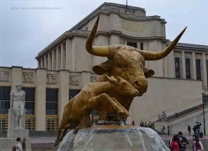 تروکادرو , Trocadéro ,  اسب طلایی، سر گاو