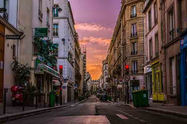 sunrise-on-a-paris-street