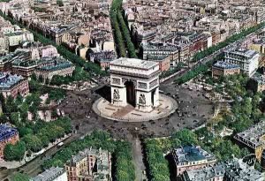 ArcTriomphe_La-place-de-l'étoile-vue-du-ciel