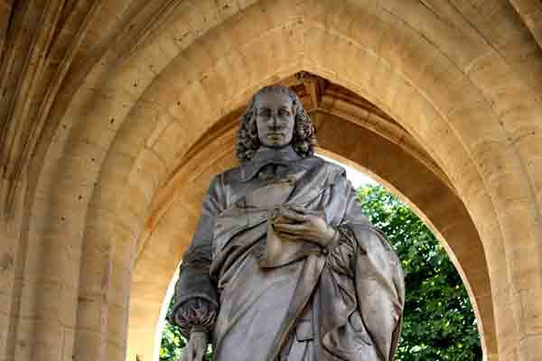 statue-de-Blaise-Pascal-de-la-Tour-Saint-Jacques